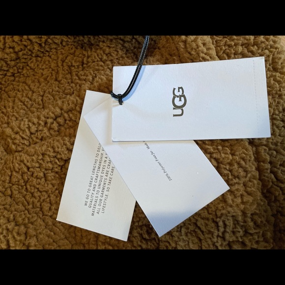 Brand new size small UGG Teddy jacket - Picture 2 of 3